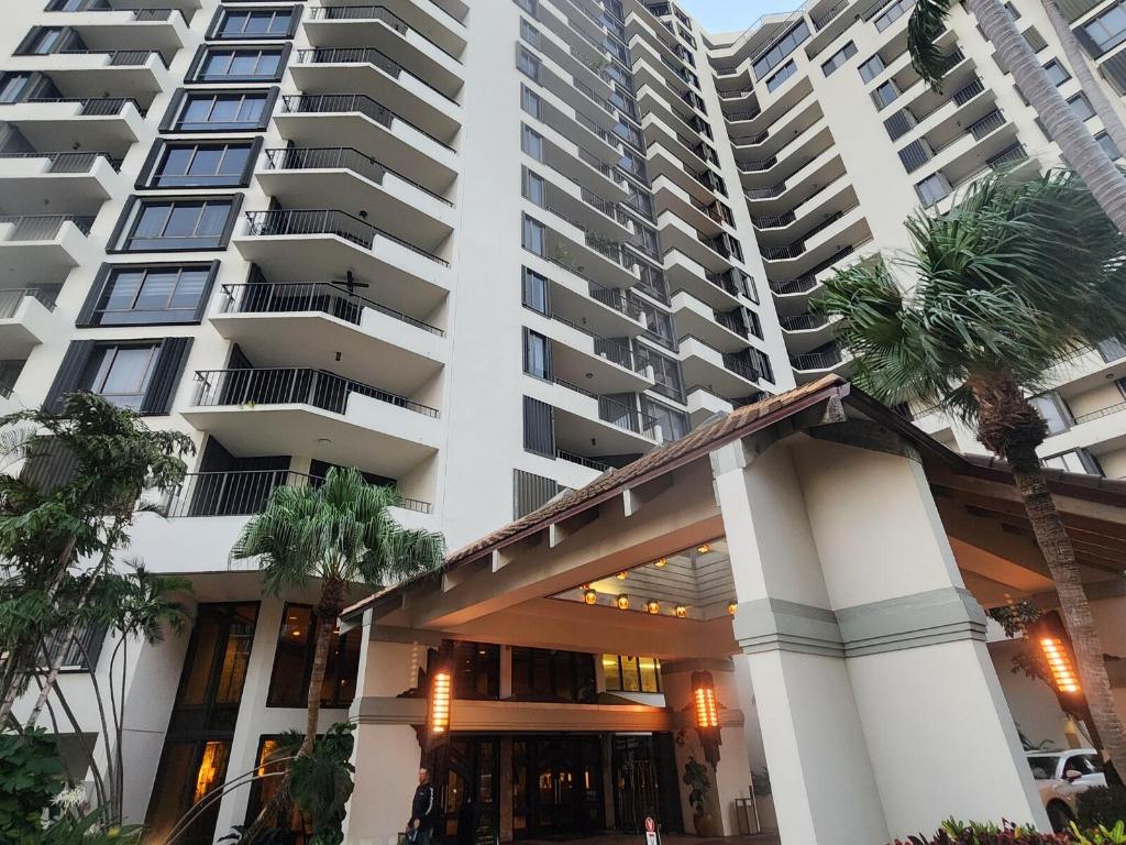 520 Brickell Key #A-1200, Miami FL 33131
