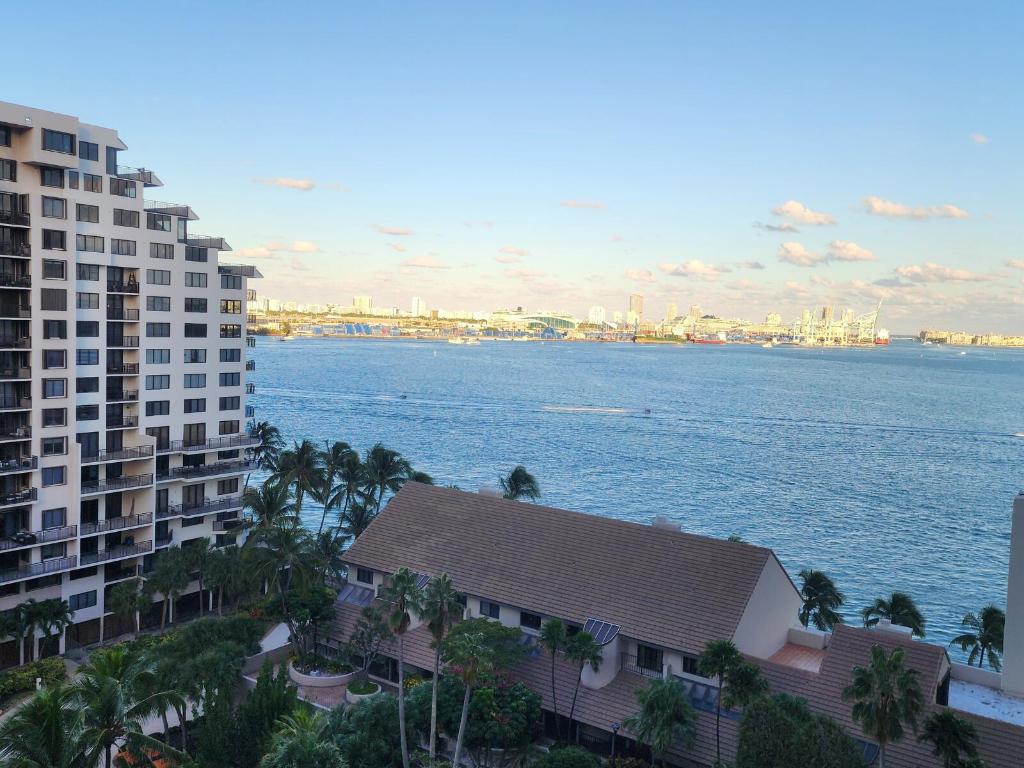 520 Brickell Key #A-1200, Miami FL 33131
