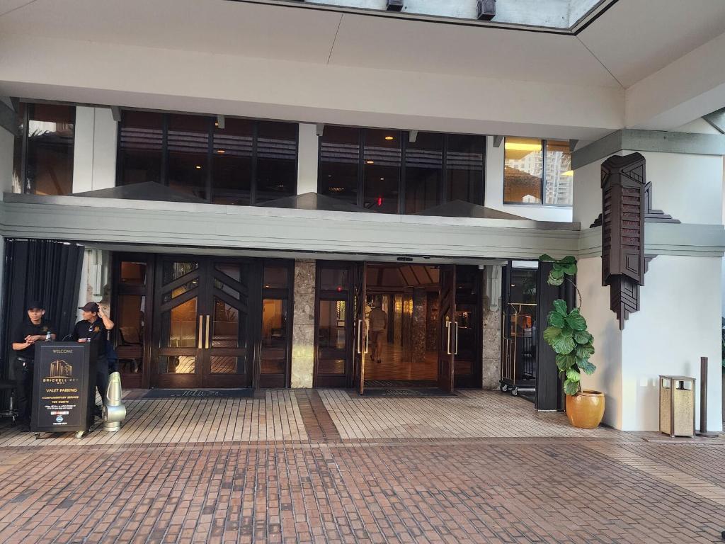 520 Brickell Key #A-1200, Miami FL 33131