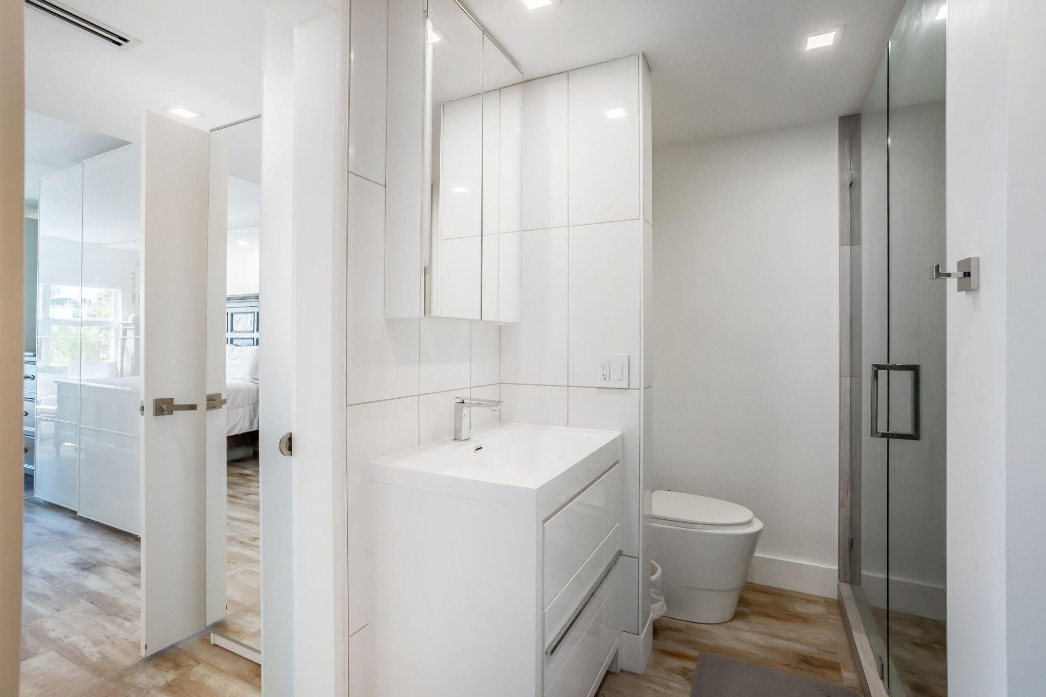 1839 Middle River #303, Fort Lauderdale FL 33305