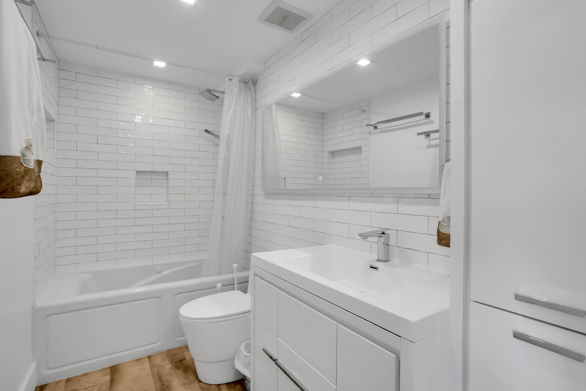 1839 Middle River #303, Fort Lauderdale FL 33305