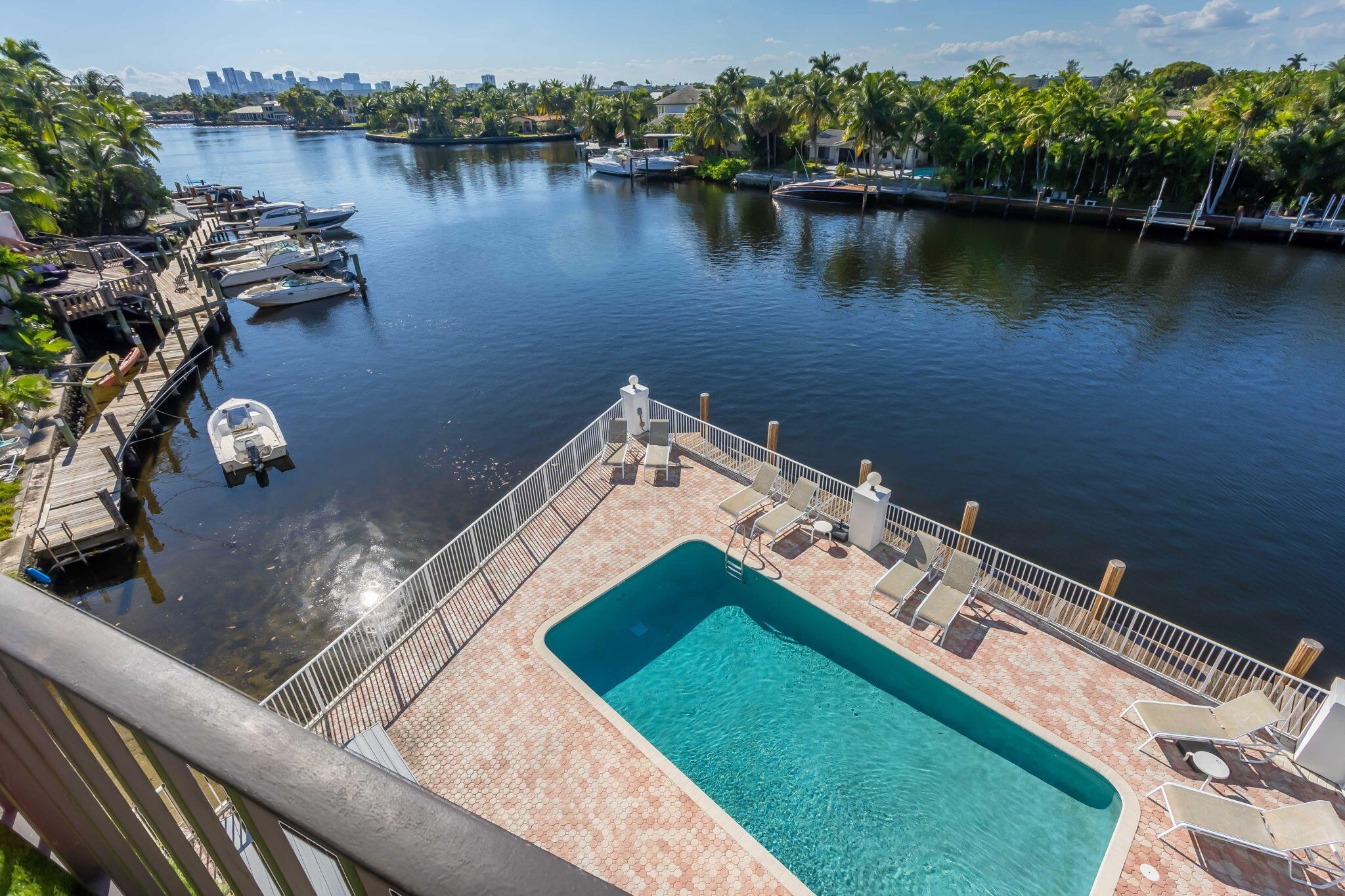 1839 Middle River #303, Fort Lauderdale FL 33305