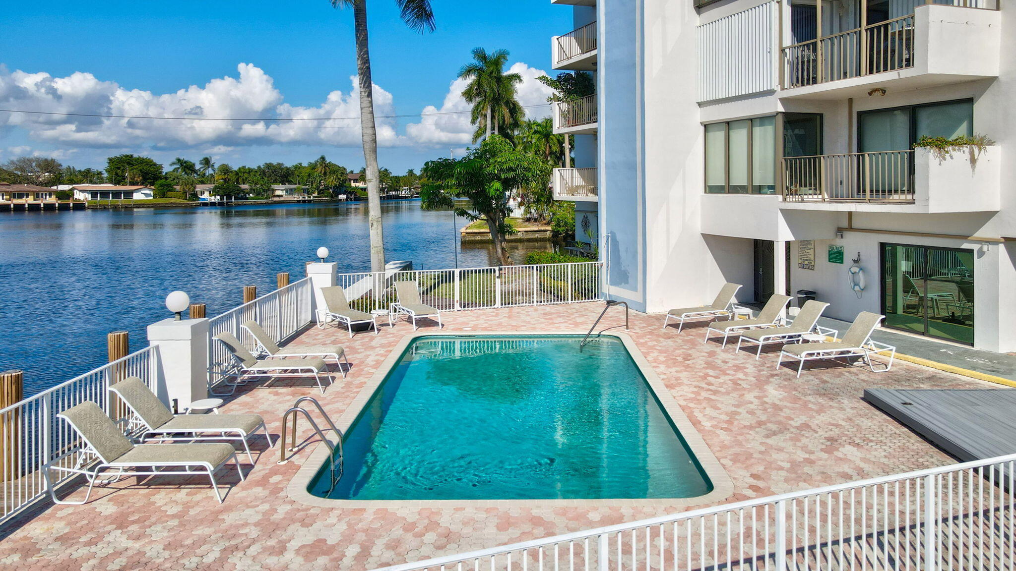 1839 Middle River #303, Fort Lauderdale FL 33305