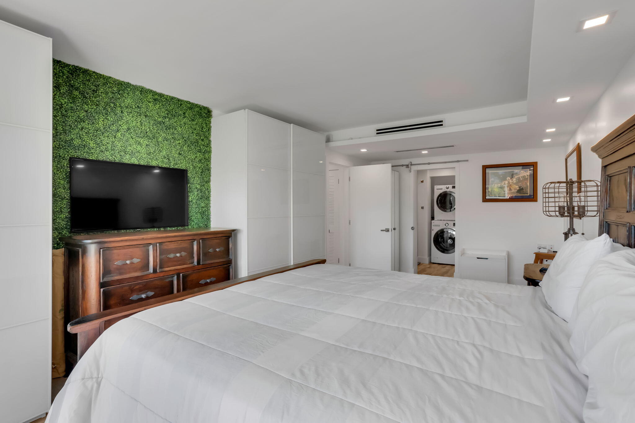 1839 Middle River #303, Fort Lauderdale FL 33305