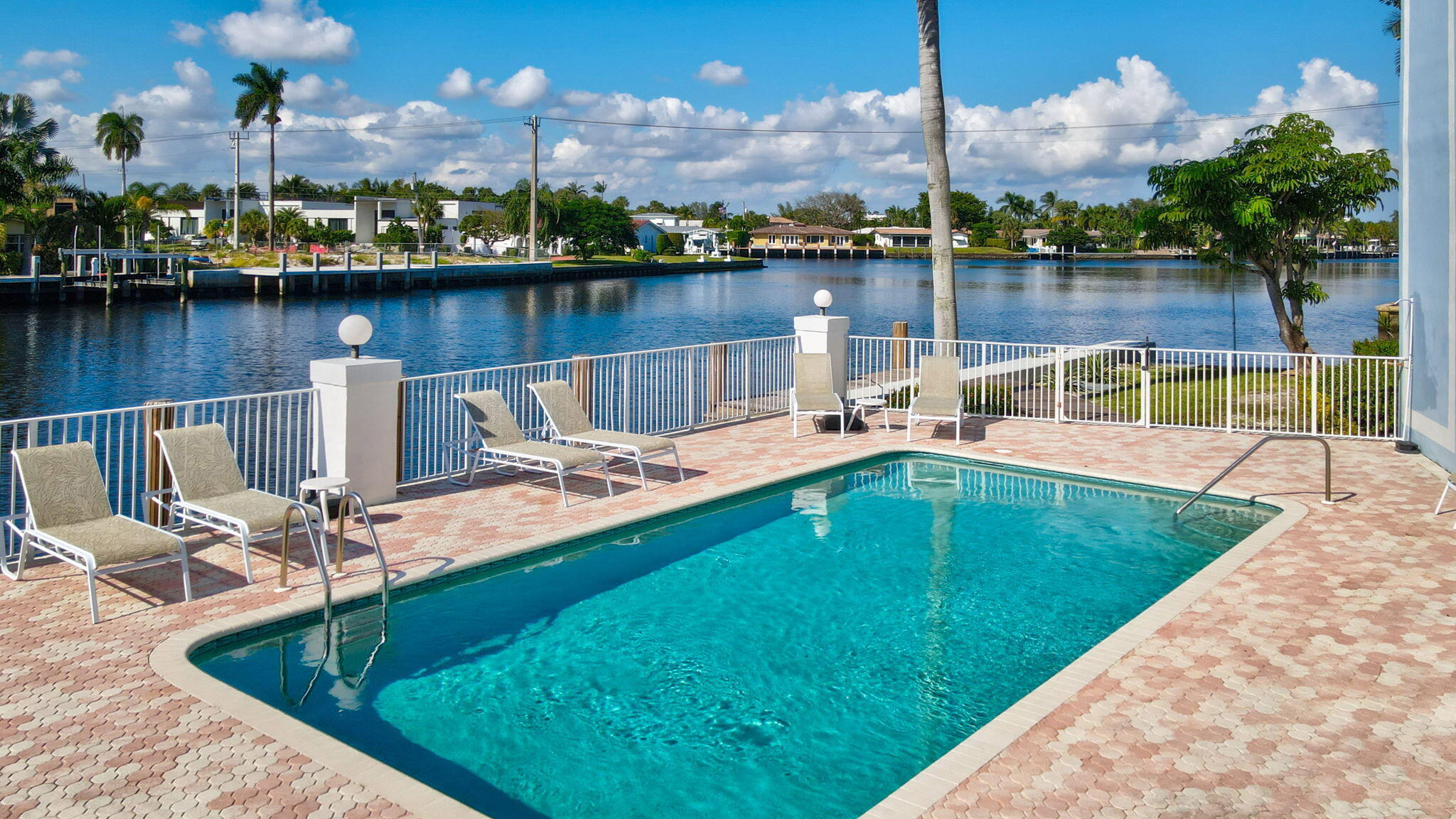 1839 Middle River #303, Fort Lauderdale FL 33305