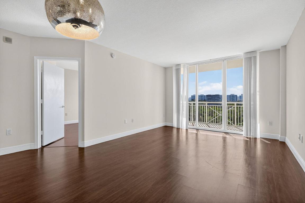19501 W Country Club #605, Aventura FL 33180