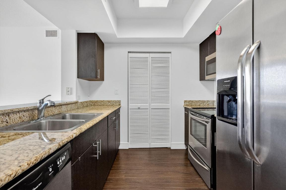 19501 W Country Club #605, Aventura FL 33180