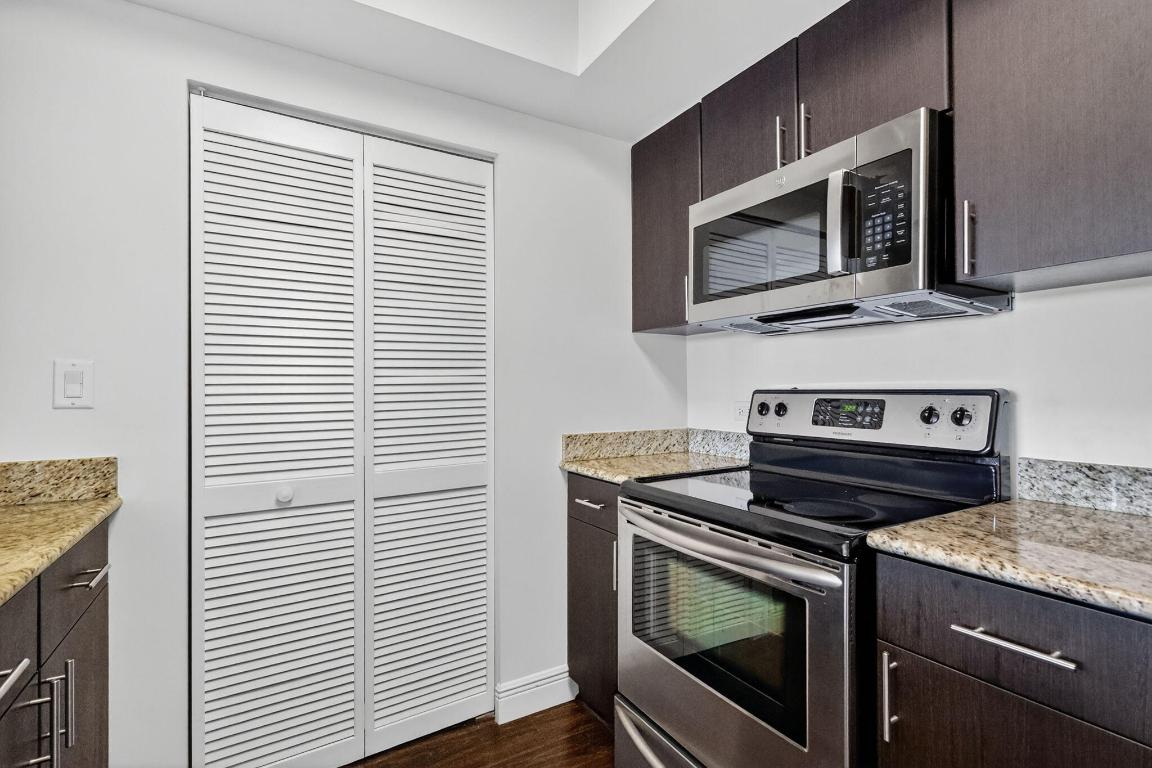 19501 W Country Club #605, Aventura FL 33180