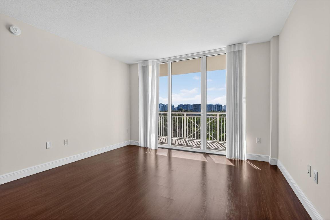 19501 W Country Club #605, Aventura FL 33180