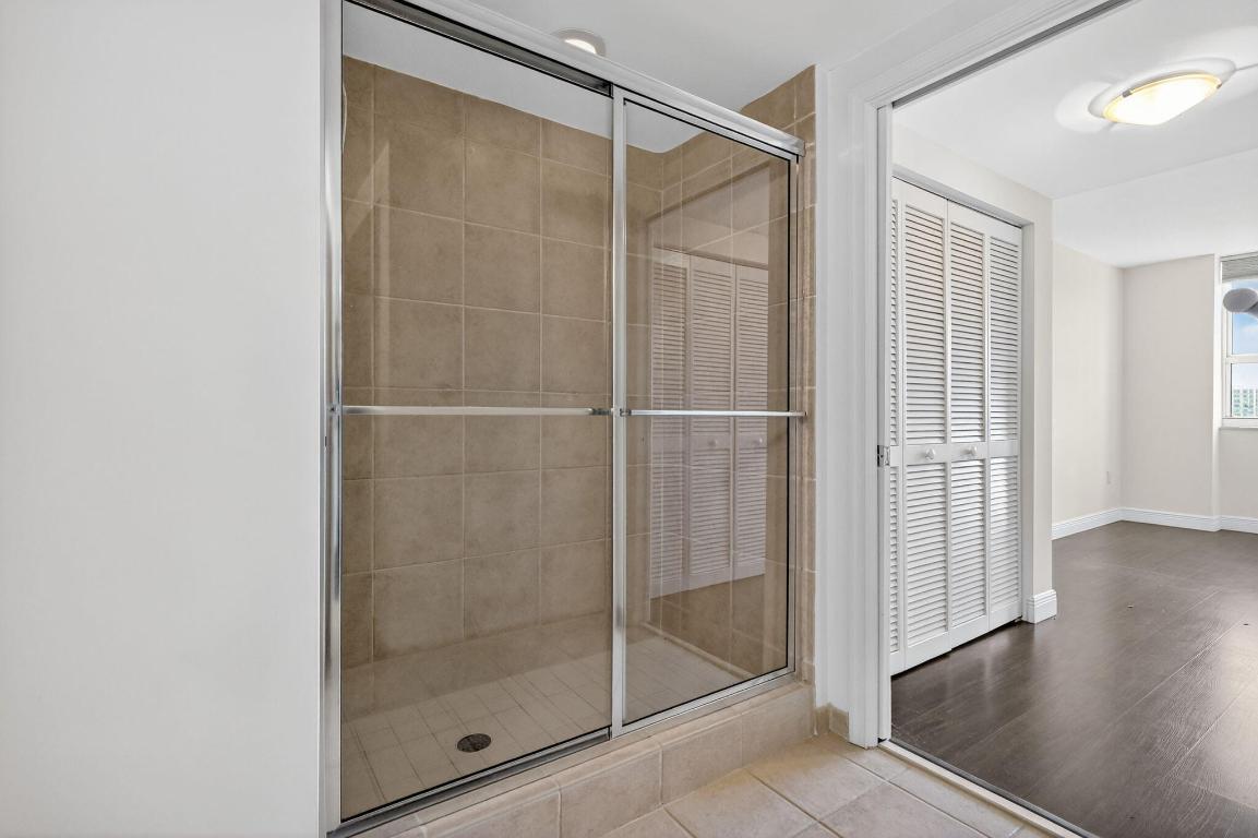 19501 W Country Club #605, Aventura FL 33180