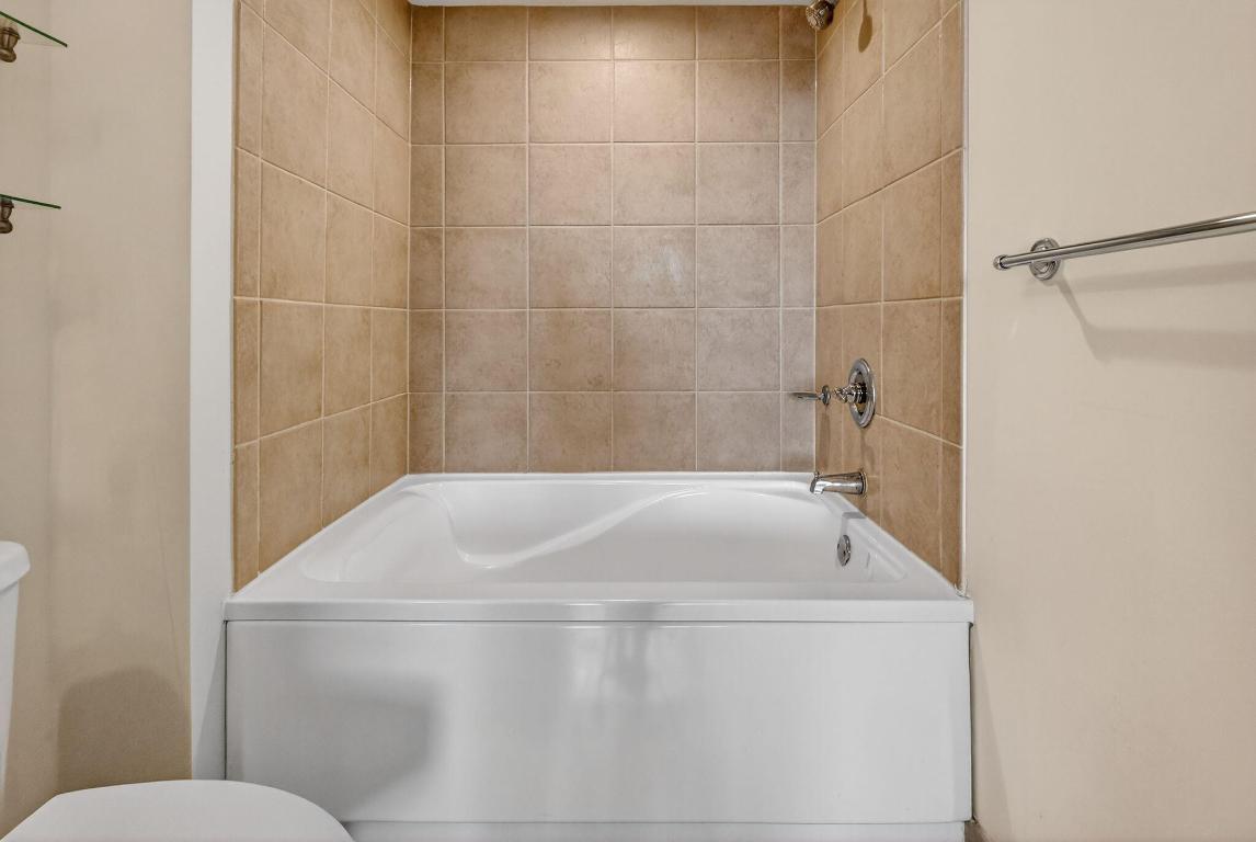 19501 W Country Club #605, Aventura FL 33180