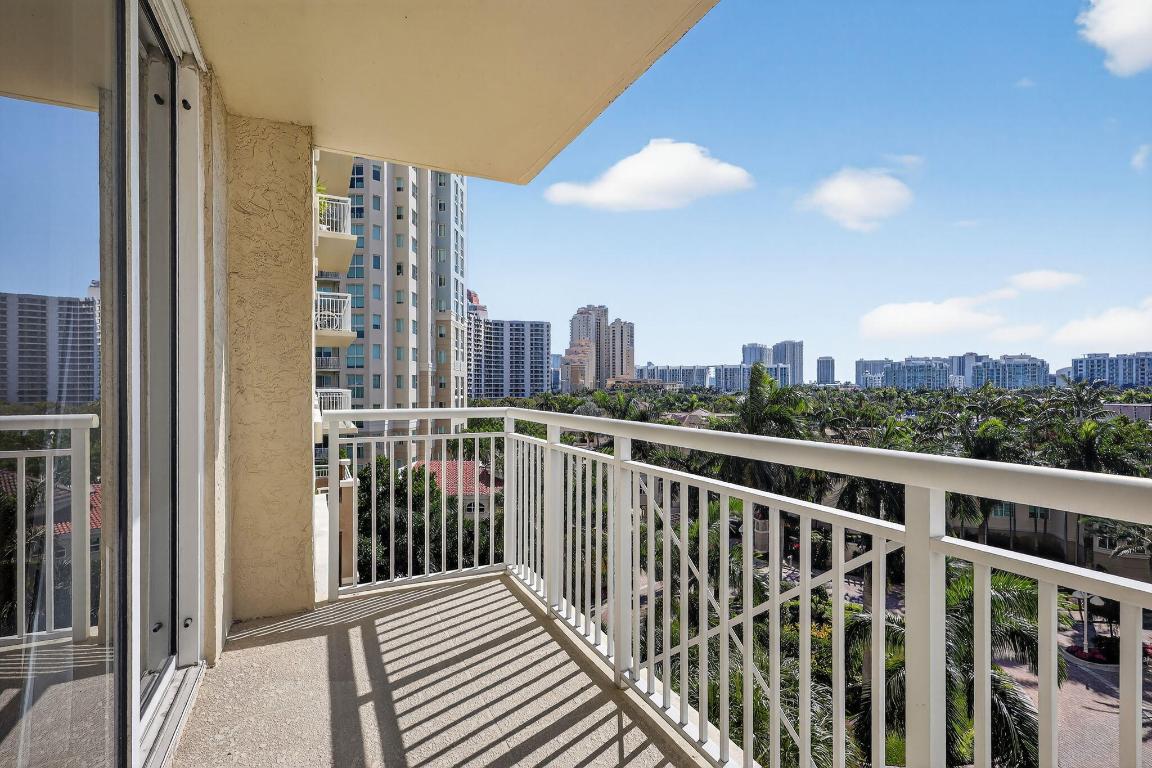 19501 W Country Club #605, Aventura FL 33180