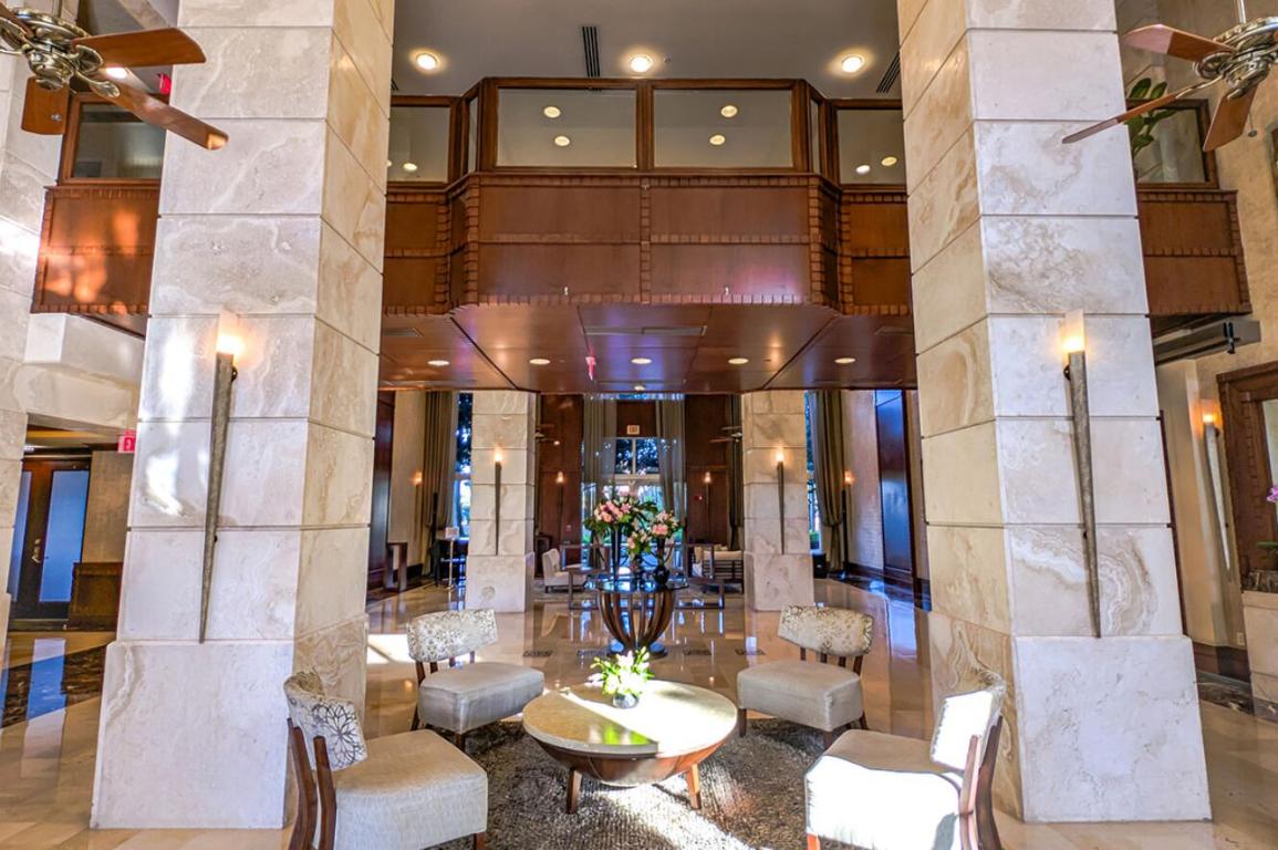 19501 W Country Club #605, Aventura FL 33180