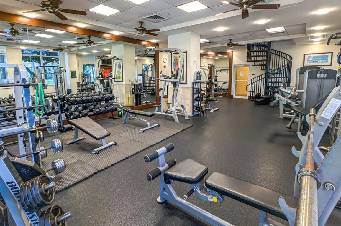 19501 W Country Club #605, Aventura FL 33180