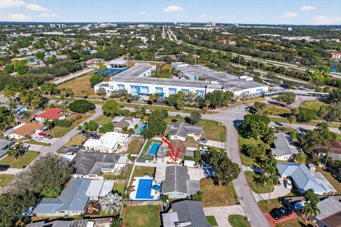 511 Iris, Palm Beach Gardens FL 33410