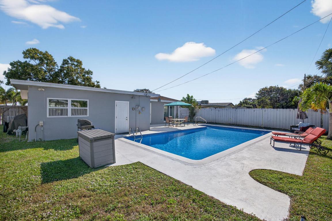 511 Iris, Palm Beach Gardens FL 33410