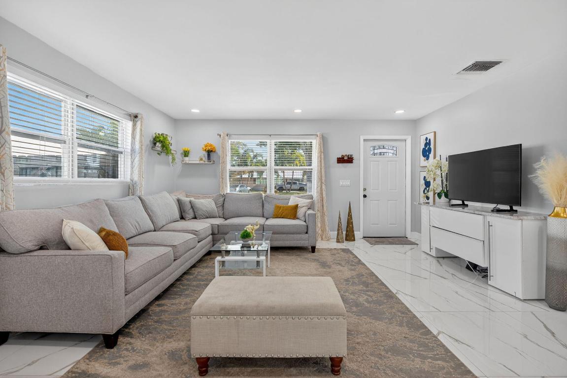 511 Iris, Palm Beach Gardens FL 33410