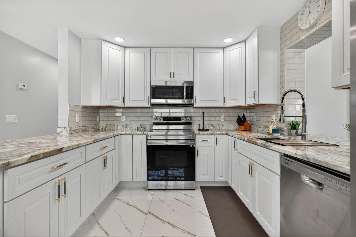511 Iris, Palm Beach Gardens FL 33410