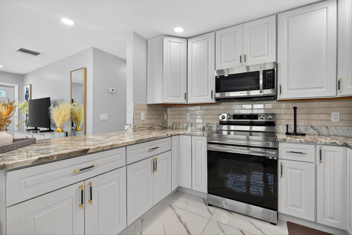 511 Iris, Palm Beach Gardens FL 33410