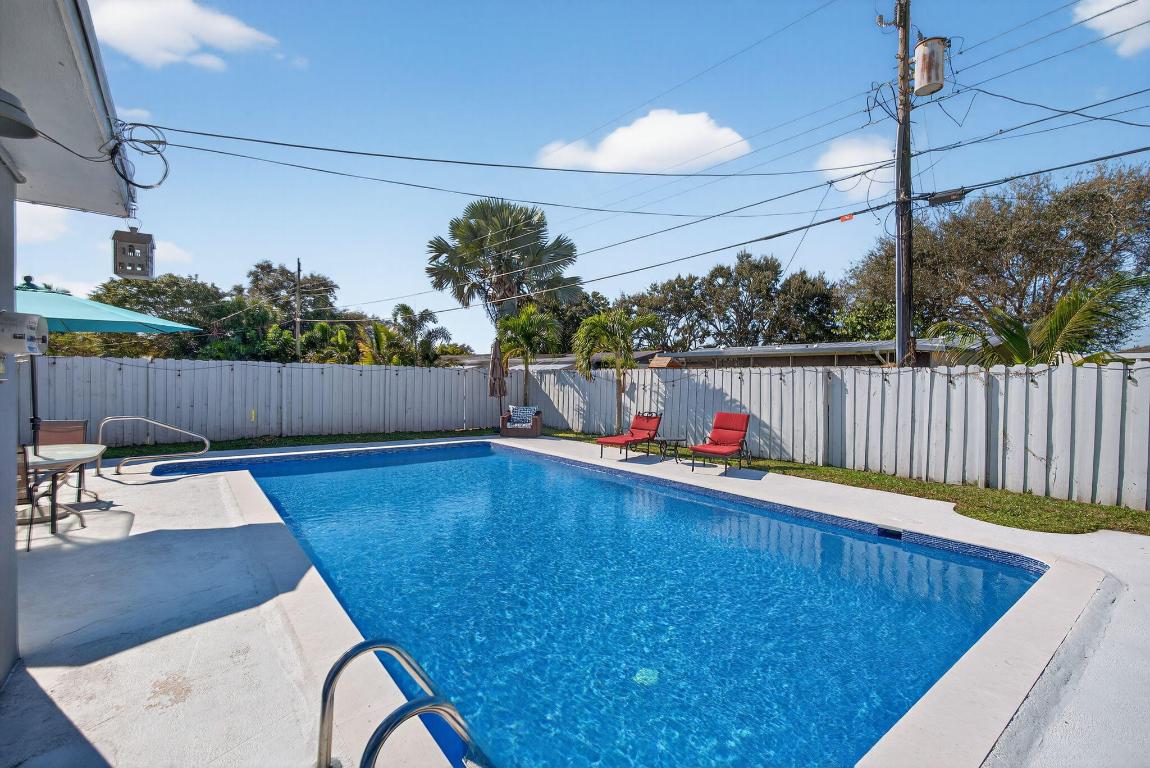 511 Iris, Palm Beach Gardens FL 33410