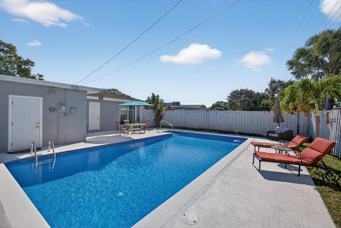 511 Iris, Palm Beach Gardens FL 33410
