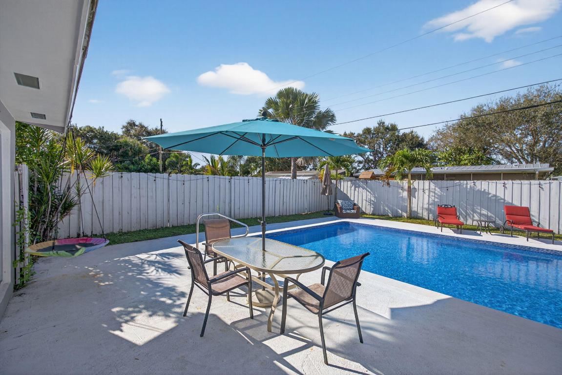 511 Iris, Palm Beach Gardens FL 33410