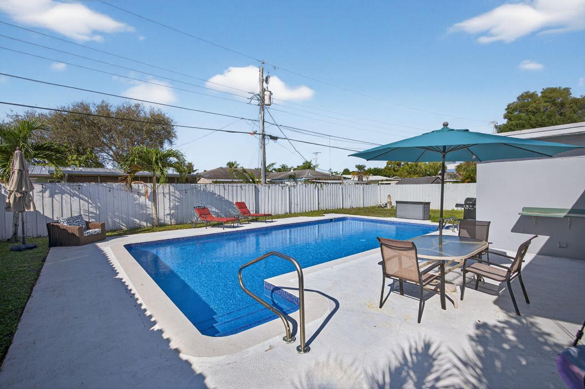 511 Iris, Palm Beach Gardens FL 33410