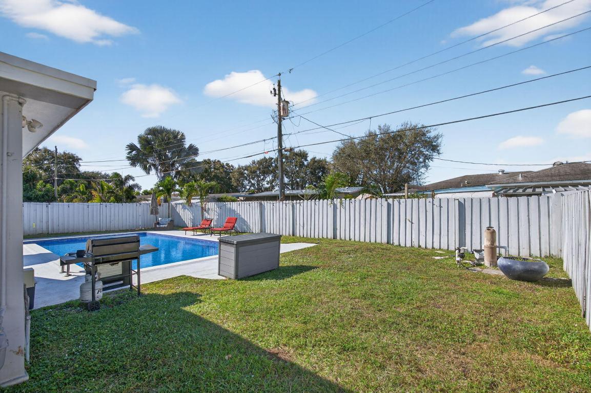 511 Iris, Palm Beach Gardens FL 33410