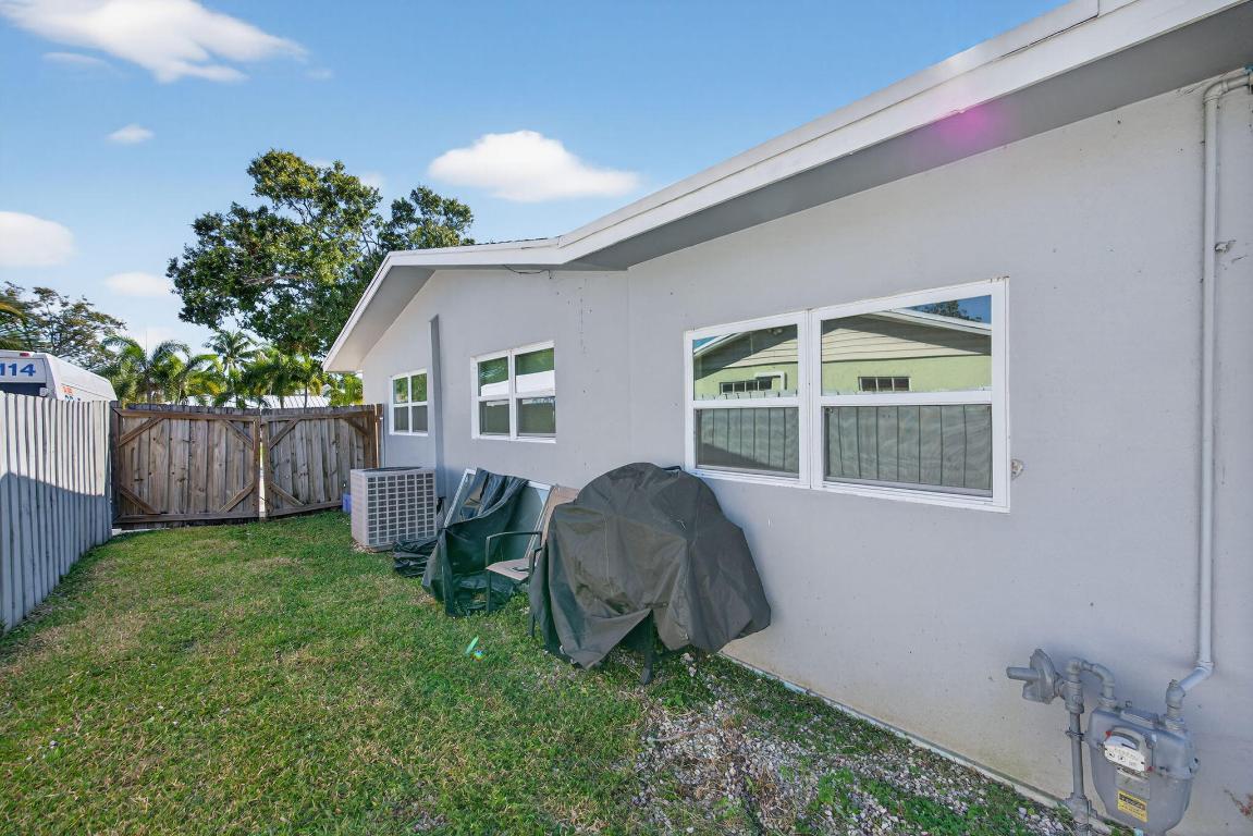 511 Iris, Palm Beach Gardens FL 33410
