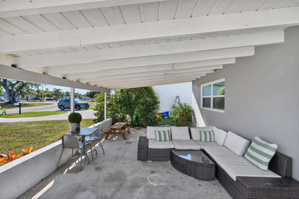 511 Iris, Palm Beach Gardens FL 33410