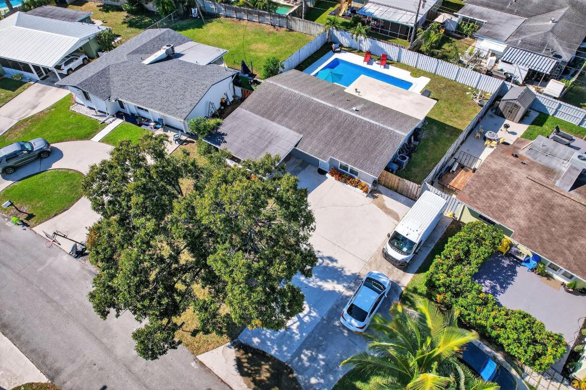511 Iris, Palm Beach Gardens FL 33410