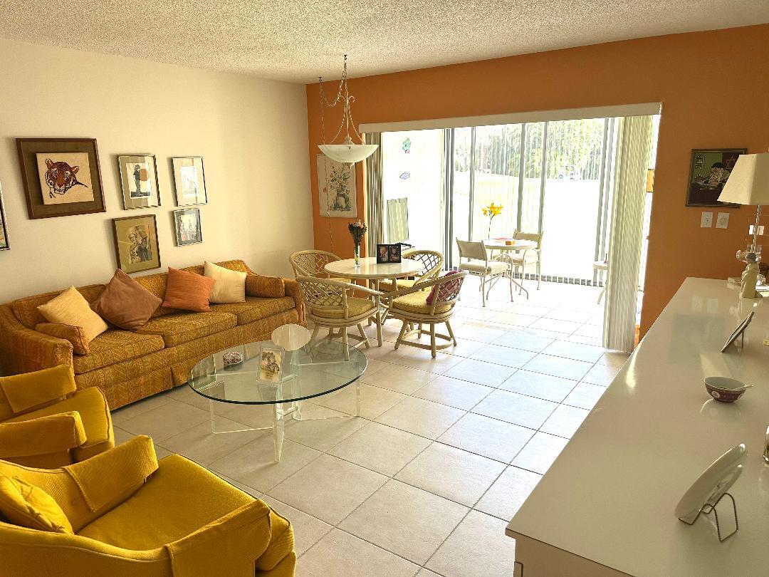 8305 Casa Del Lago #E, Boca Raton FL 33433