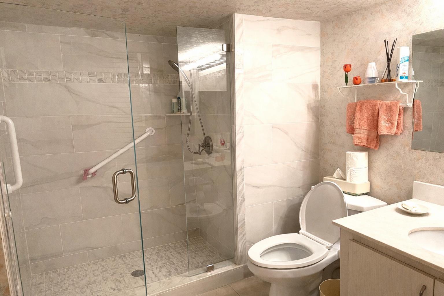 8305 Casa Del Lago #E, Boca Raton FL 33433