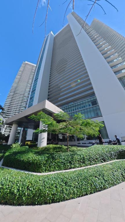 650 NE 32nd #1601, Miami FL 33137