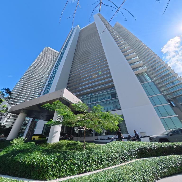 650 NE 32nd #1601, Miami FL 33137