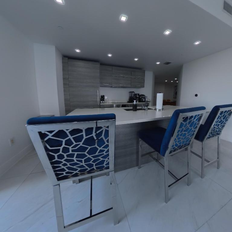 650 NE 32nd #1601, Miami FL 33137