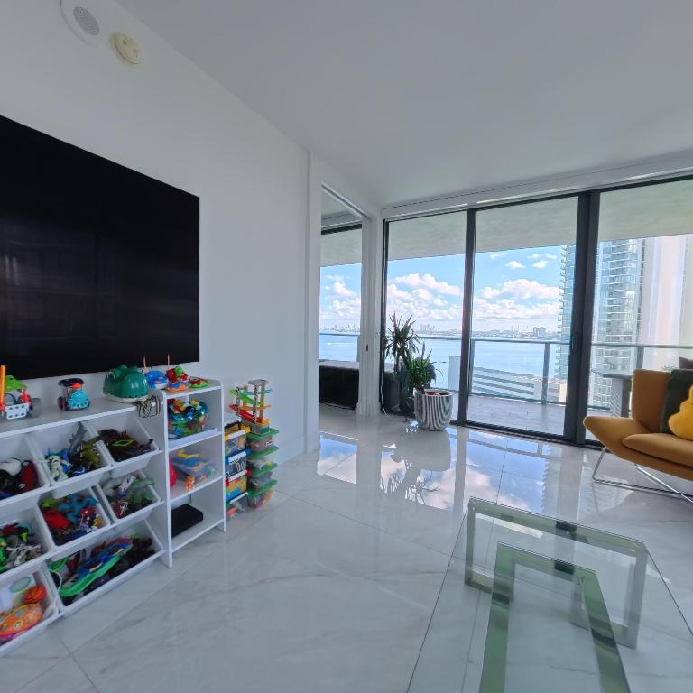 650 NE 32nd #1601, Miami FL 33137