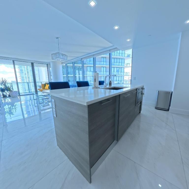 650 NE 32nd #1601, Miami FL 33137