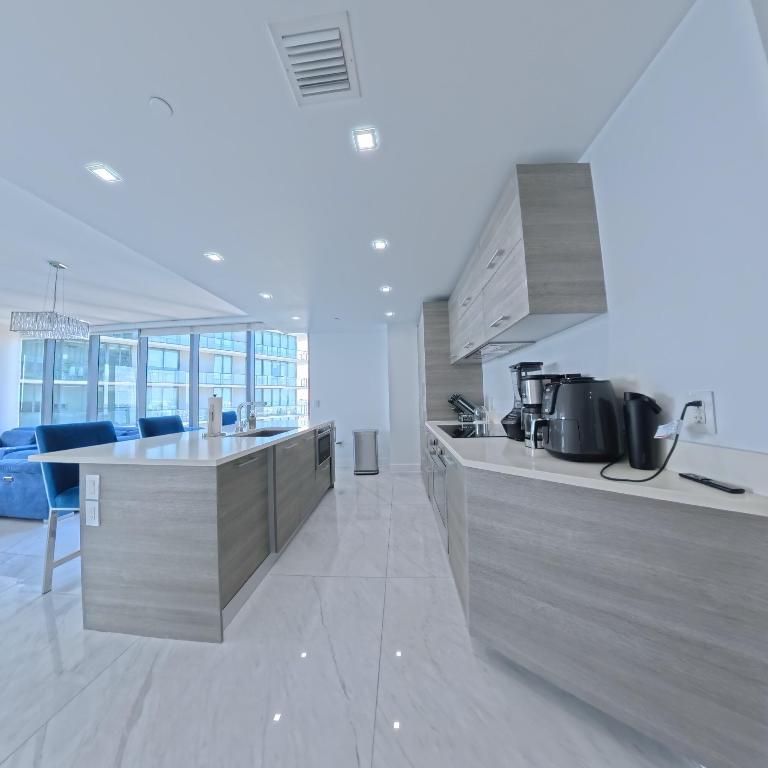 650 NE 32nd #1601, Miami FL 33137
