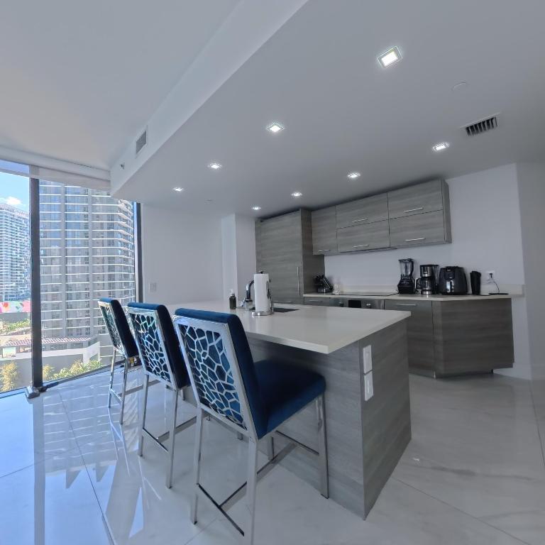 650 NE 32nd #1601, Miami FL 33137