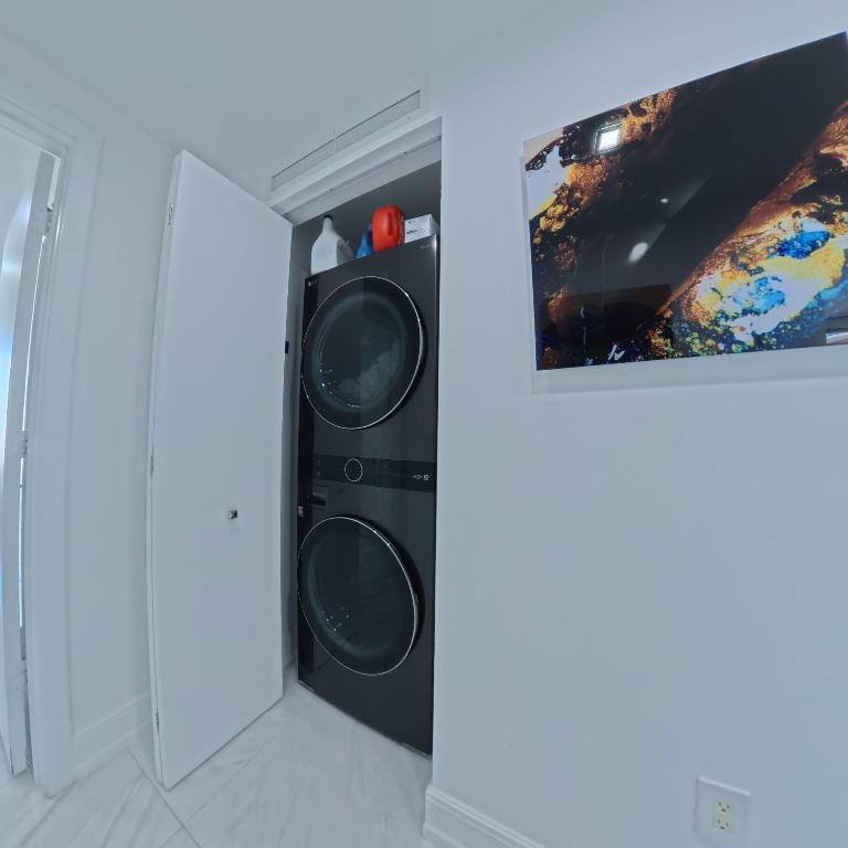 650 NE 32nd #1601, Miami FL 33137