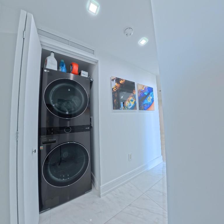 650 NE 32nd #1601, Miami FL 33137