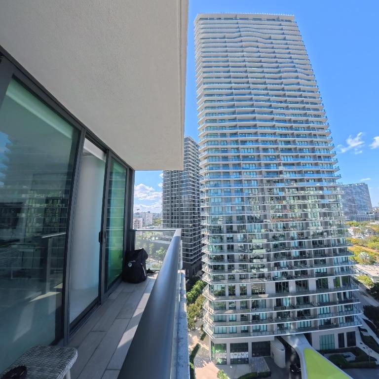 650 NE 32nd #1601, Miami FL 33137