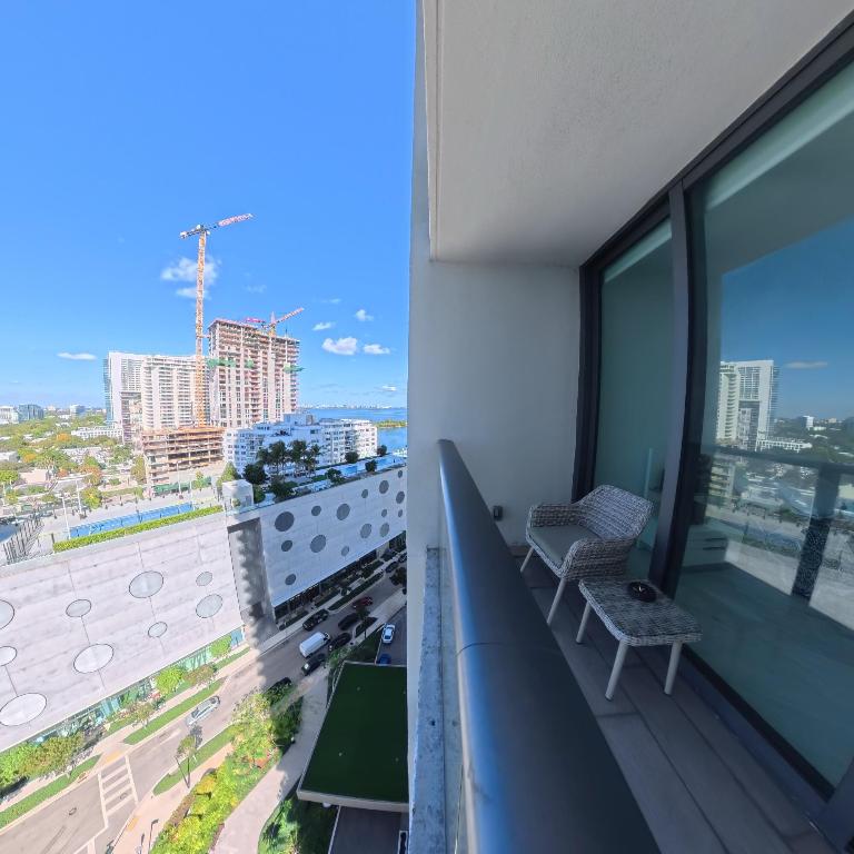 650 NE 32nd #1601, Miami FL 33137
