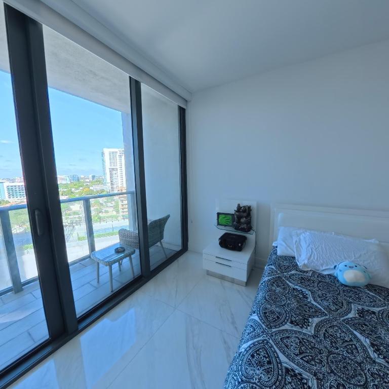 650 NE 32nd #1601, Miami FL 33137