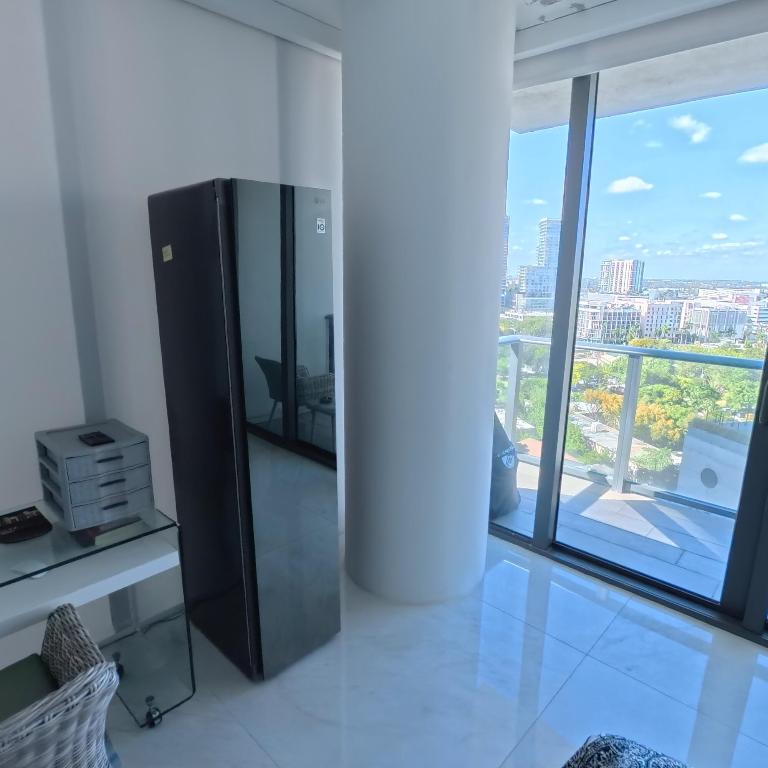 650 NE 32nd #1601, Miami FL 33137