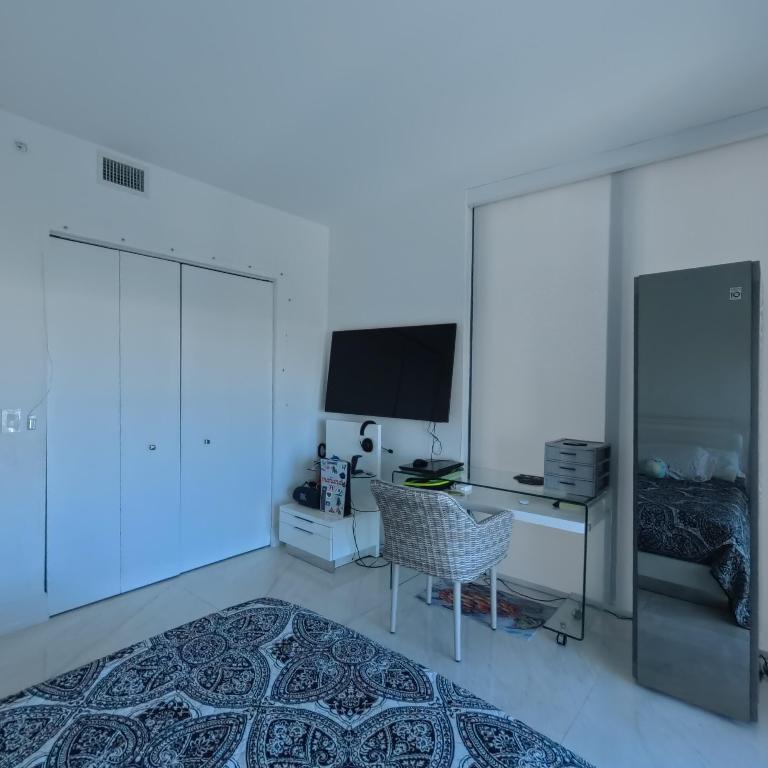 650 NE 32nd #1601, Miami FL 33137