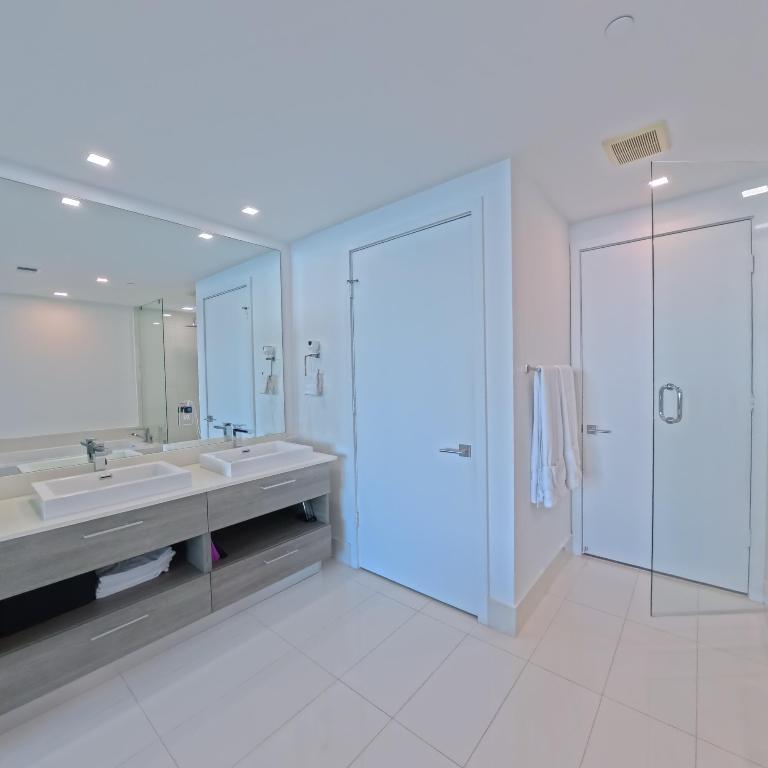 650 NE 32nd #1601, Miami FL 33137