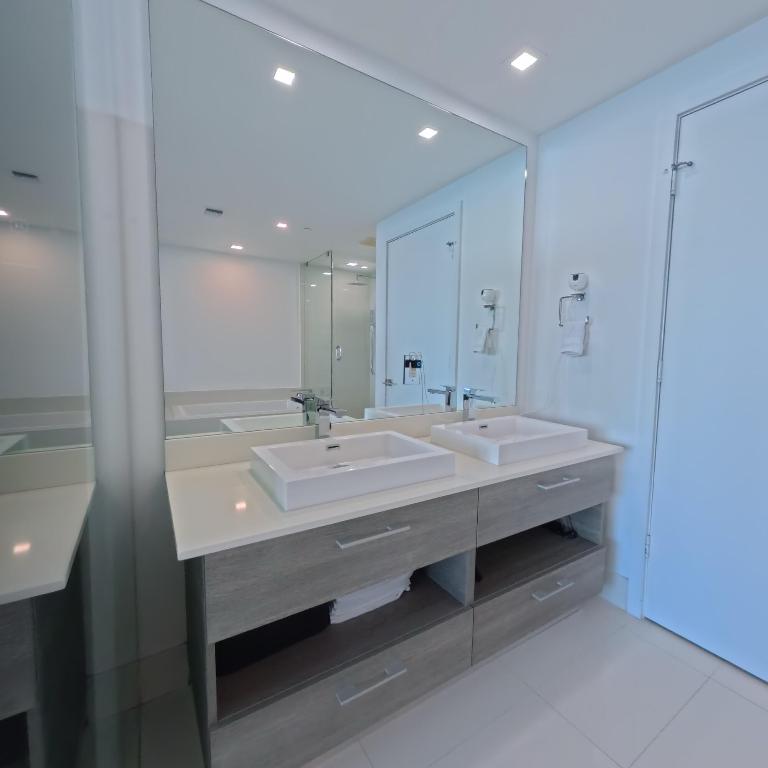 650 NE 32nd #1601, Miami FL 33137