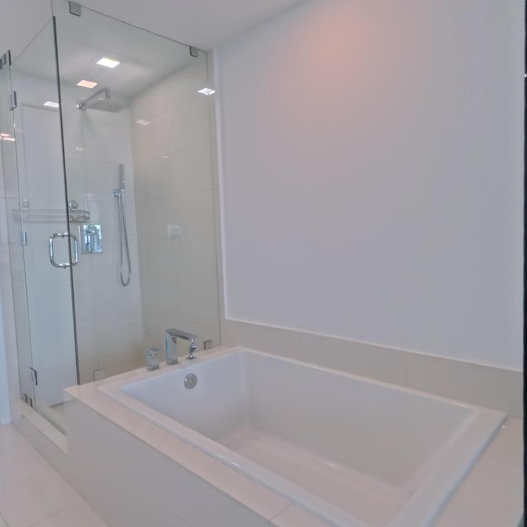 650 NE 32nd #1601, Miami FL 33137